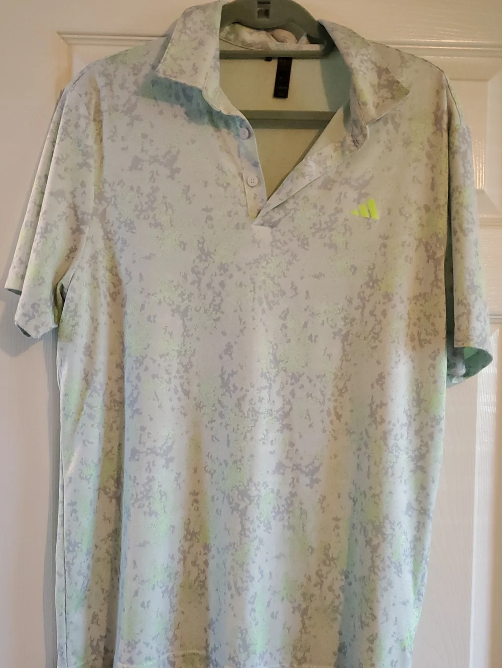 Men's Adidas Light Green Patterned Golf Shirt - Athletic Style